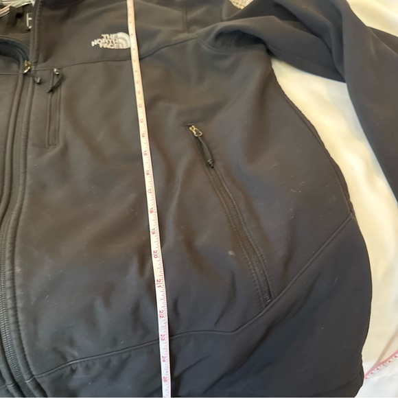 The North Face Men's Black Performance Jacket - Picture 5 of 13